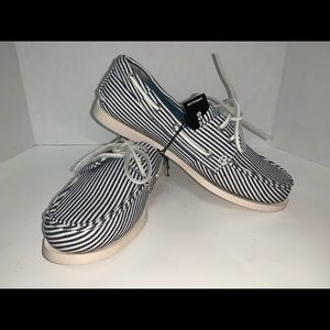 Express lace up boat shoe striped size 9